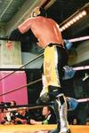 戦いの時を待つ大先生。美背中。